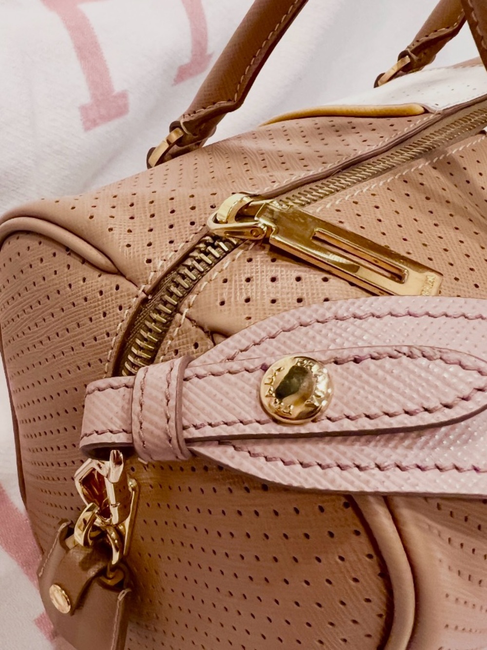 PRADA⭐️Vitello Daino Tan and White Perforated Leather Large Prada Barrel Hobo!⭐️ - Picture 11 of 16